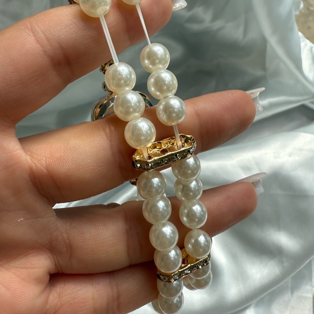 Lux watch Stainless steel
Panther’s watch
Pearl and diamond - Picture 6 of 11